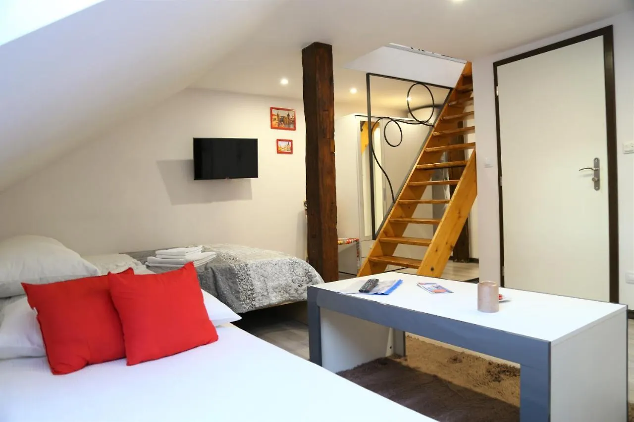 Apart Otel Republic Square Loft Apartments Prag