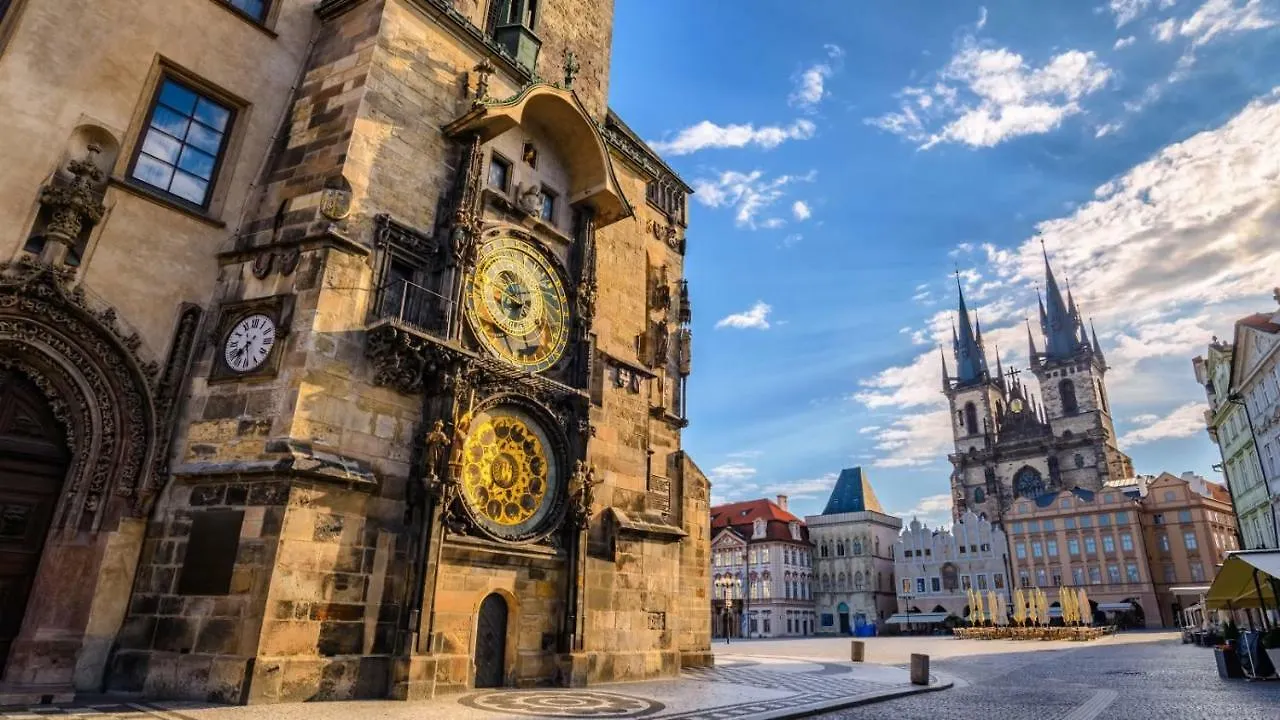 Republic Square Loft Apartments Prag Çek Cumhuriyeti