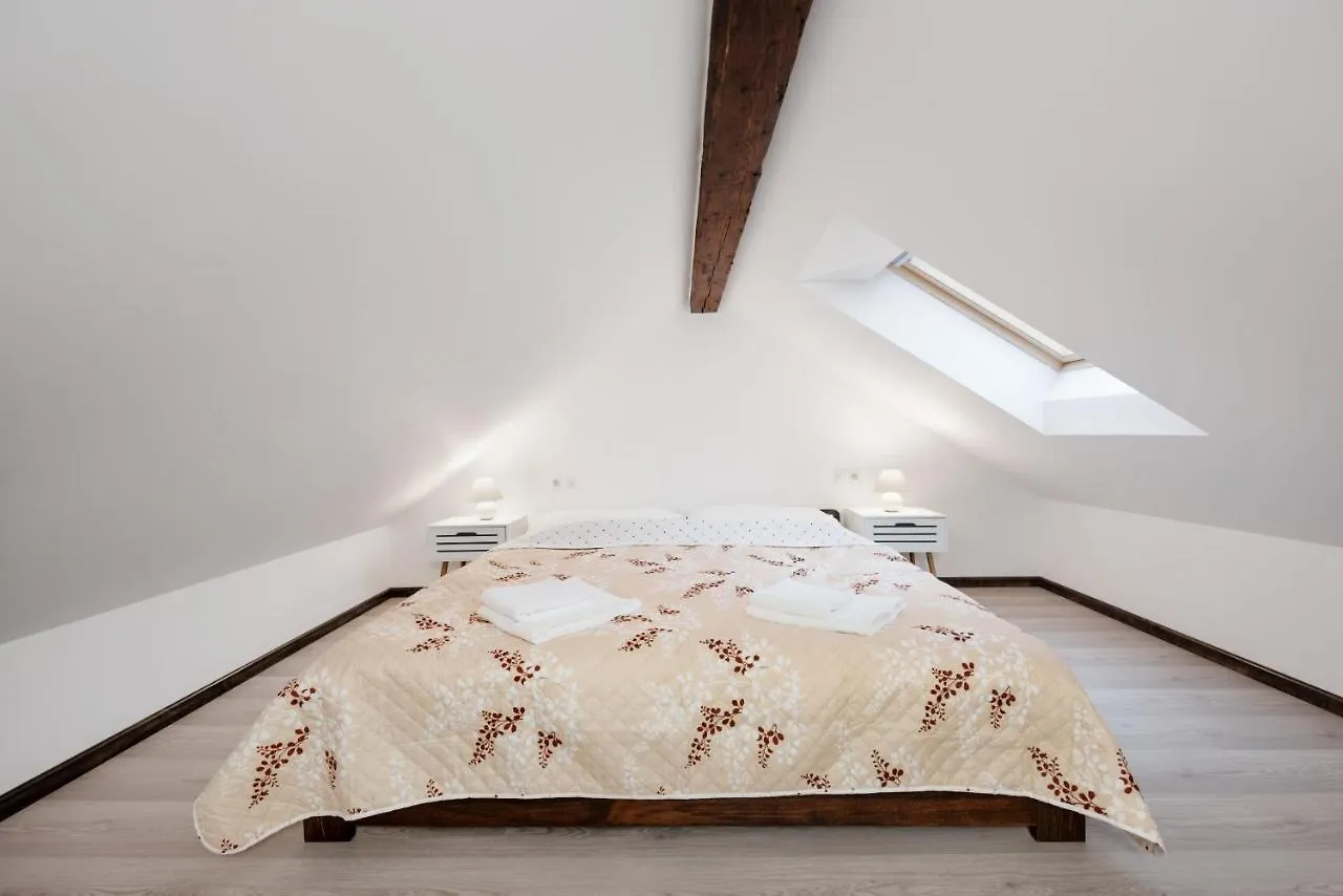 Republic Square Loft Apartments Prag Apart Otel